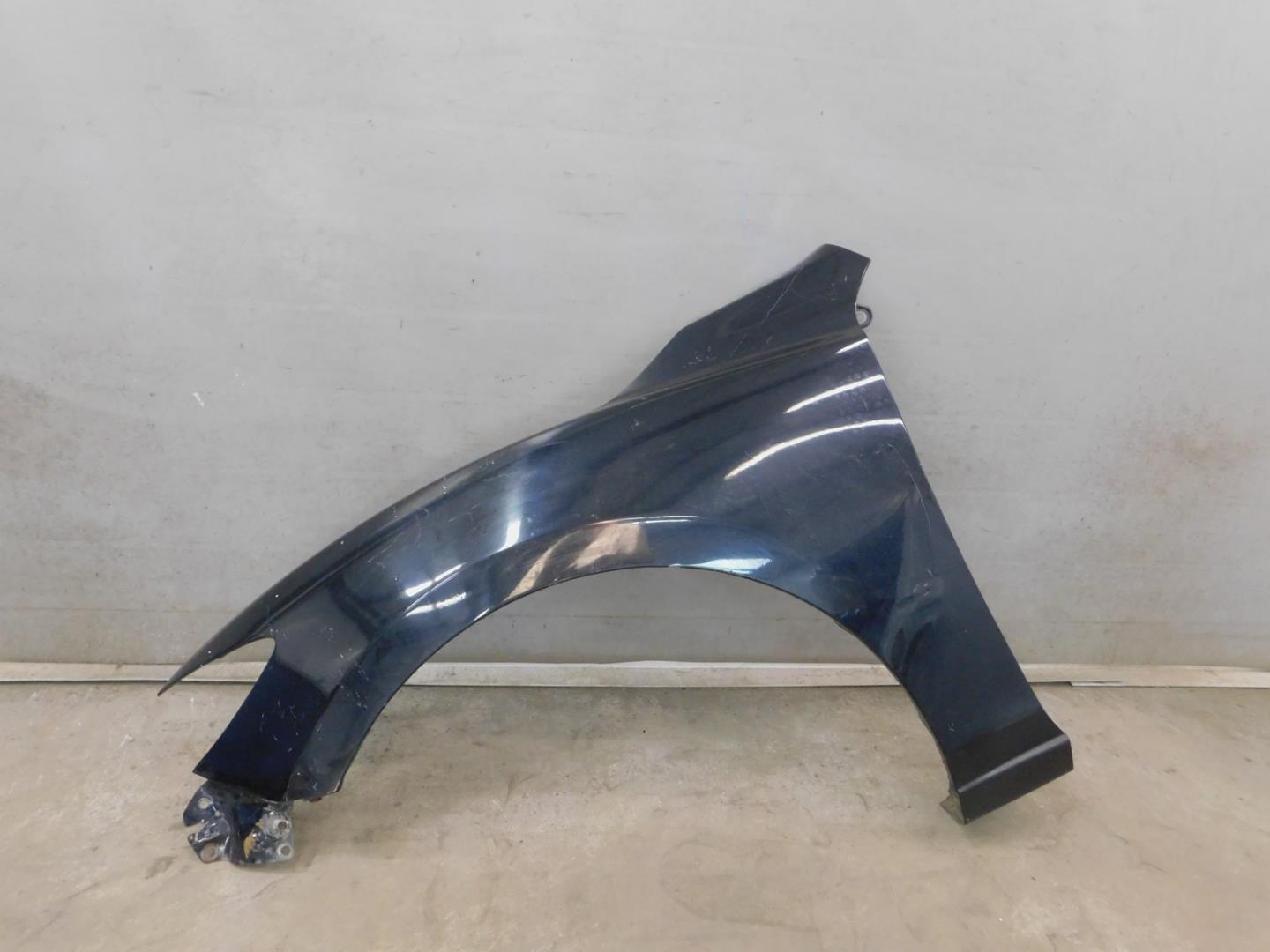 Крыло переднее левое