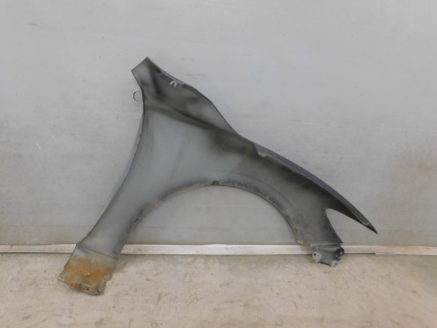 Крыло переднее левое