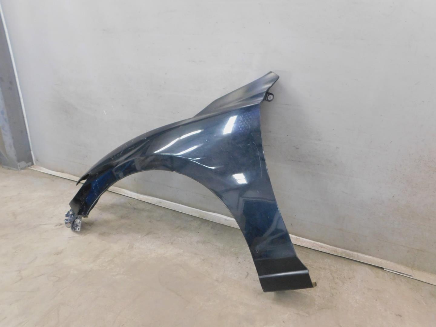 Крыло переднее левое