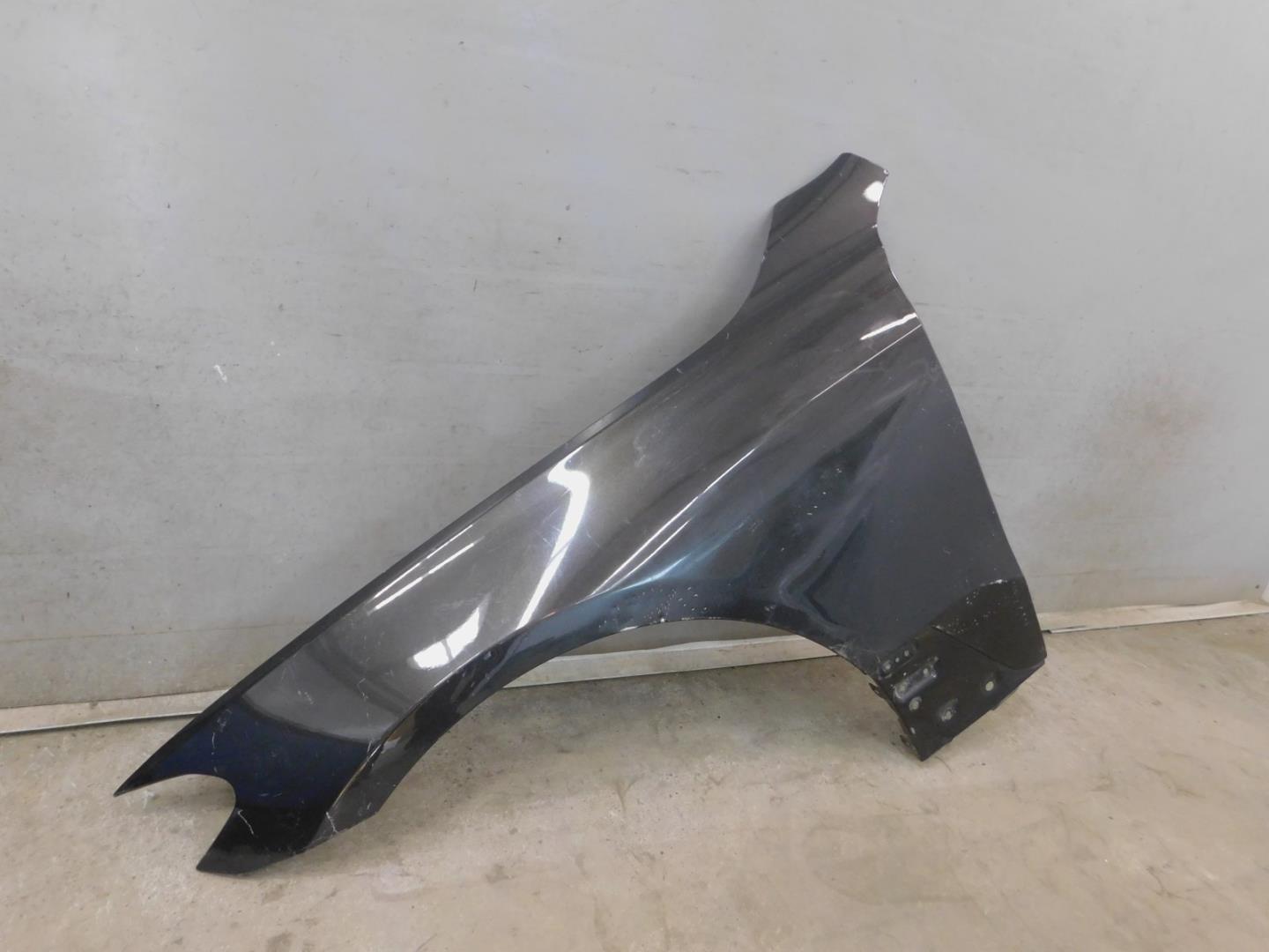 Крыло переднее левое