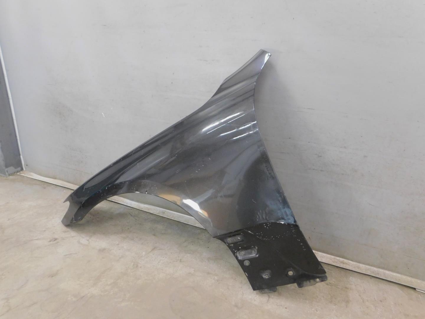 Крыло переднее левое