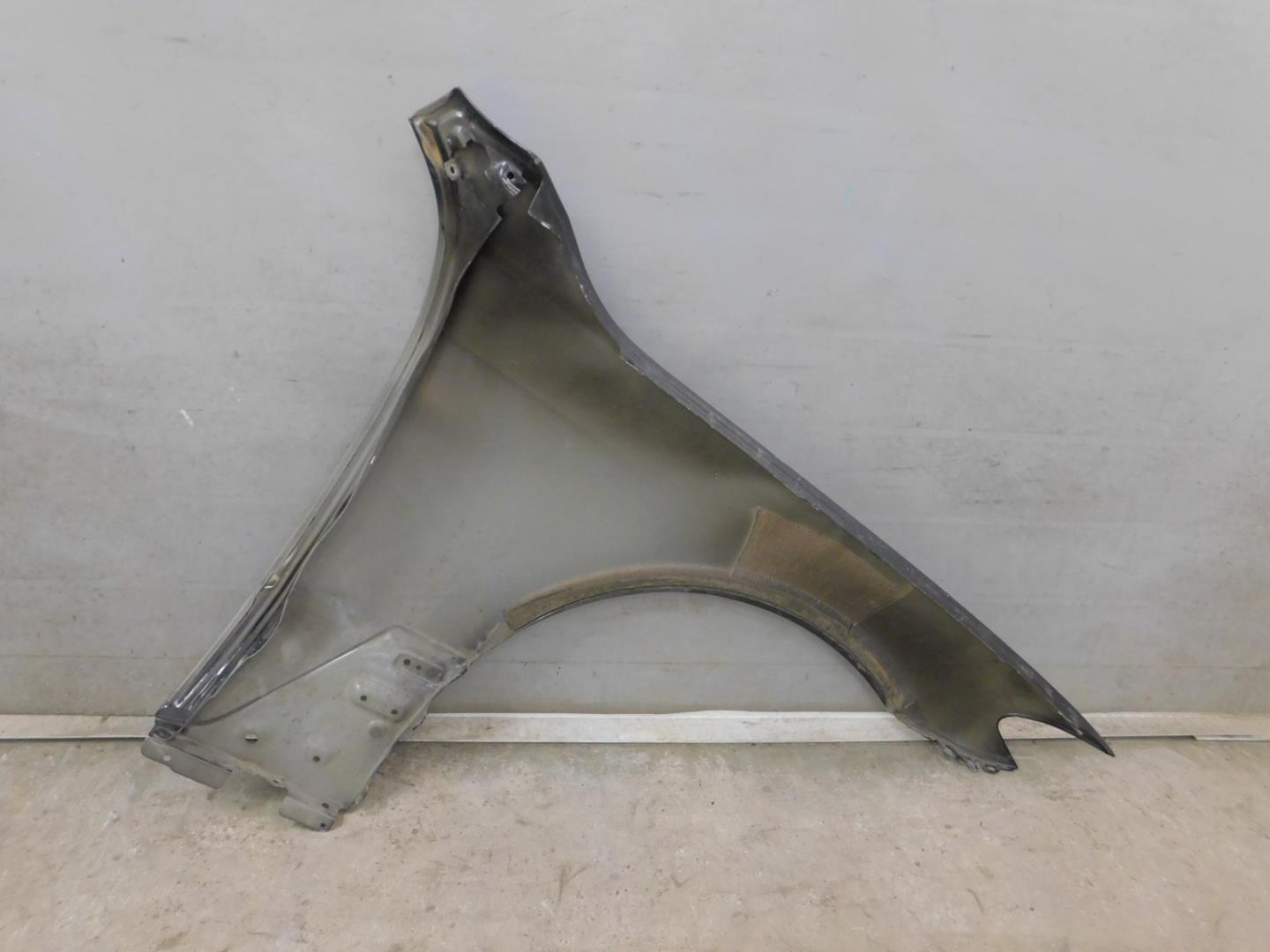 Крыло переднее левое