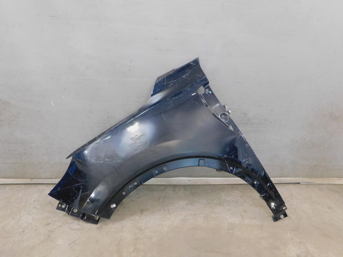 Крыло переднее левое