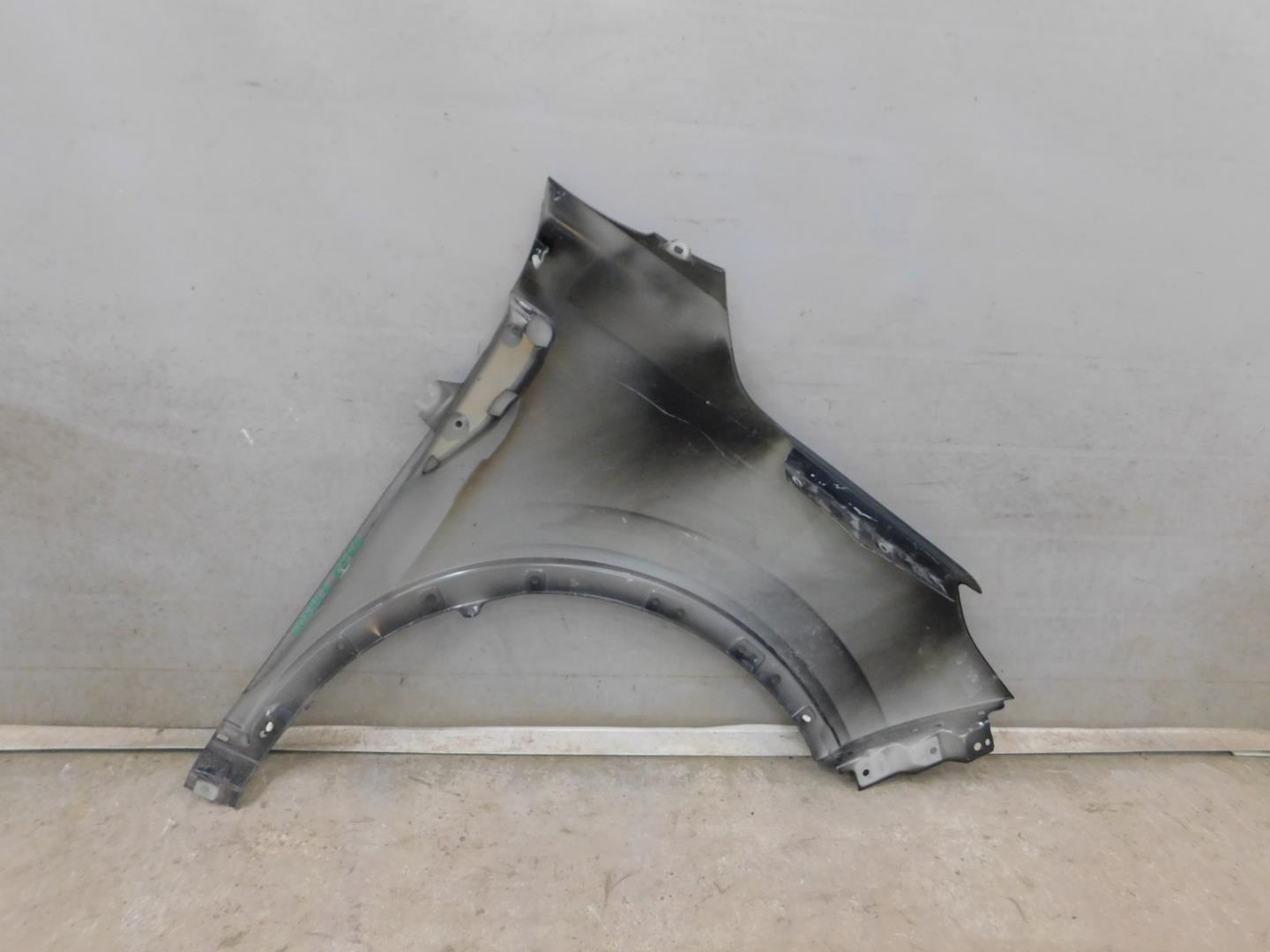 Крыло переднее левое