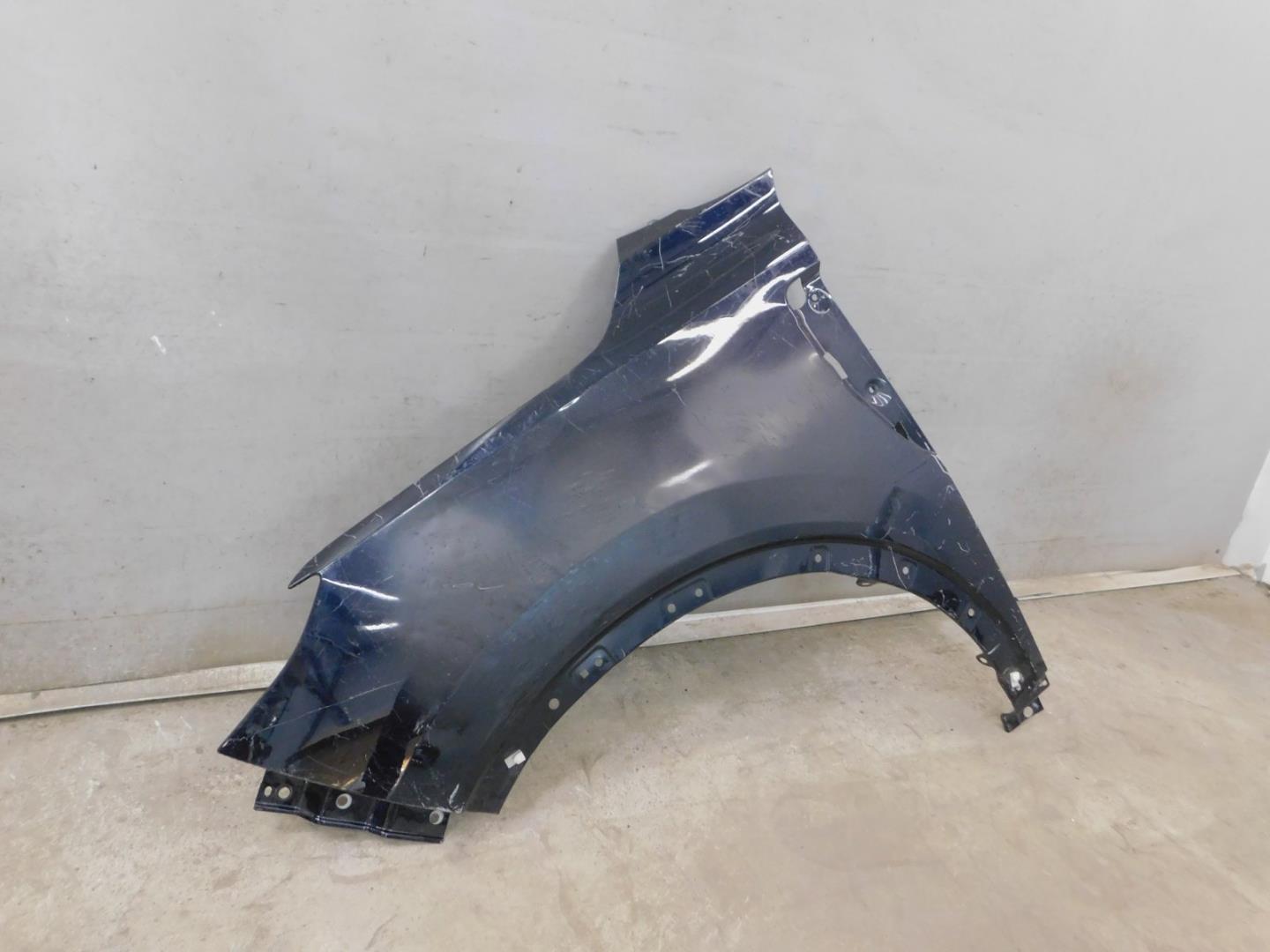 Крыло переднее левое