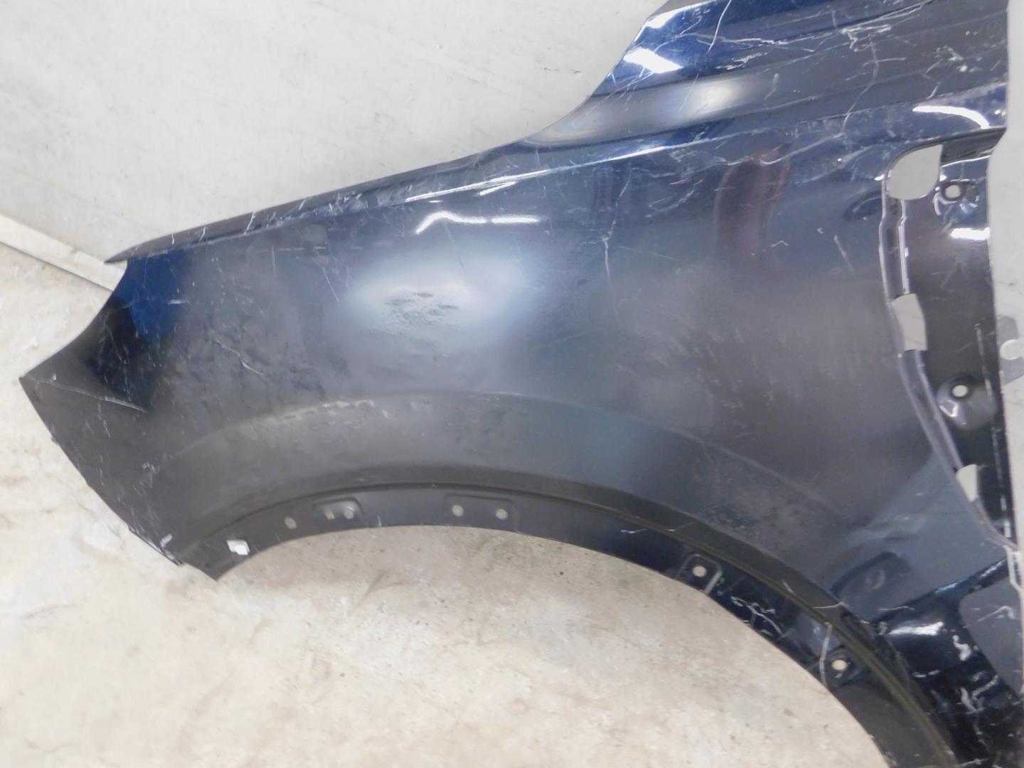 Крыло переднее левое