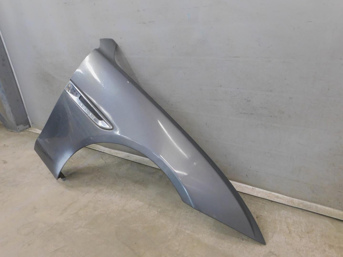 Крыло переднее правое