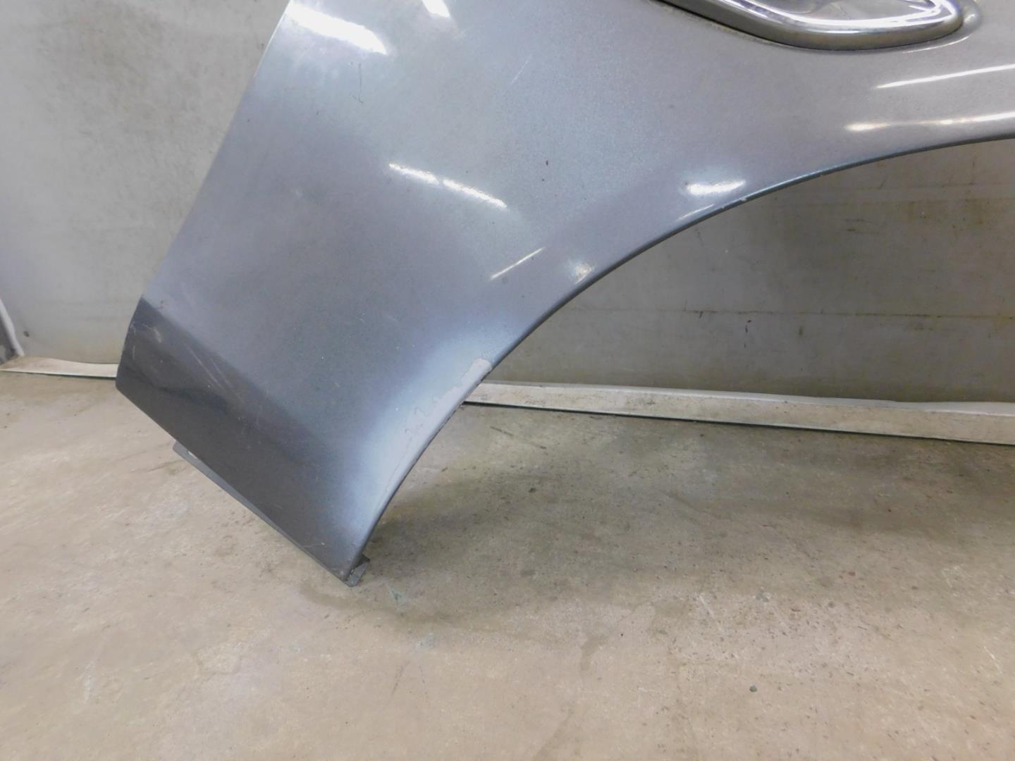 Крыло переднее правое