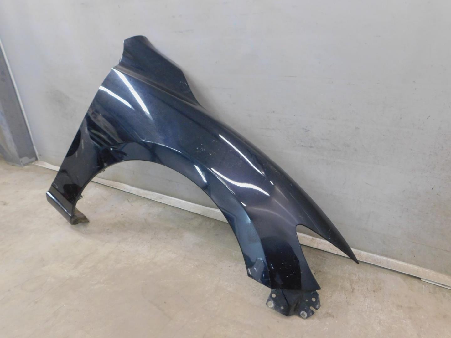 Крыло переднее правое