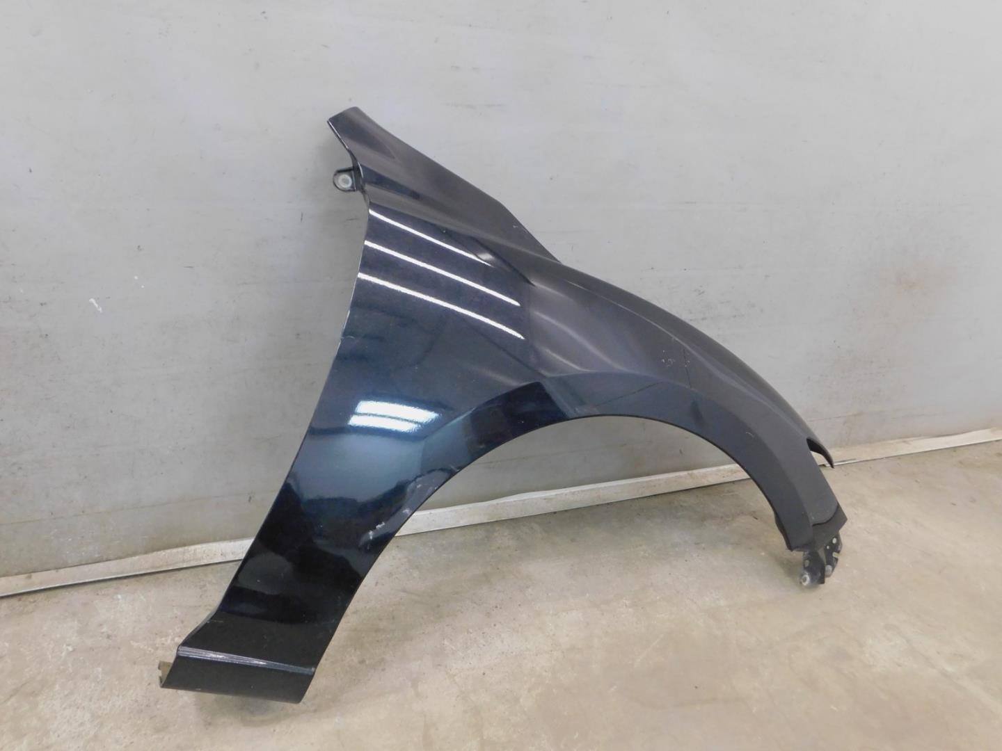 Крыло переднее правое