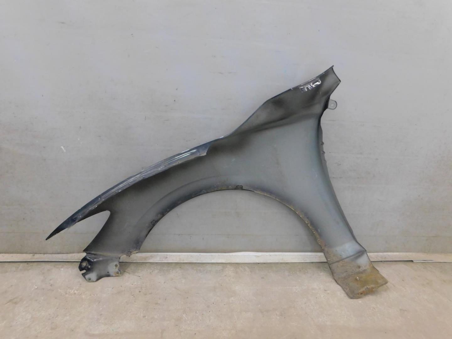 Крыло переднее правое