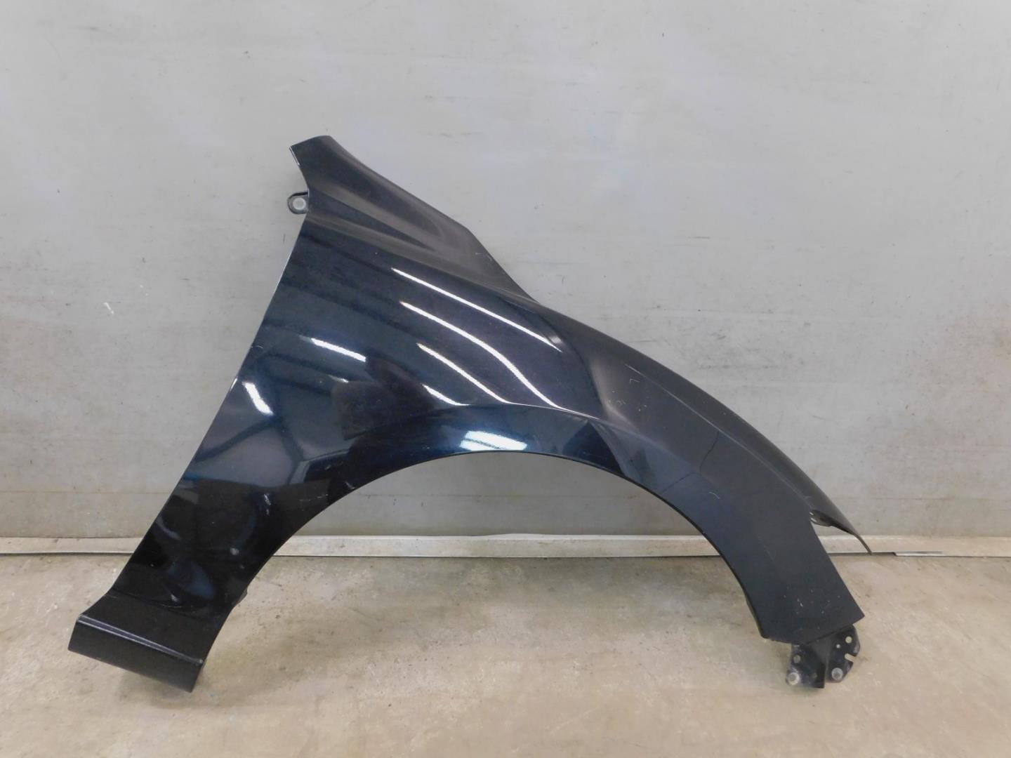 Крыло переднее правое