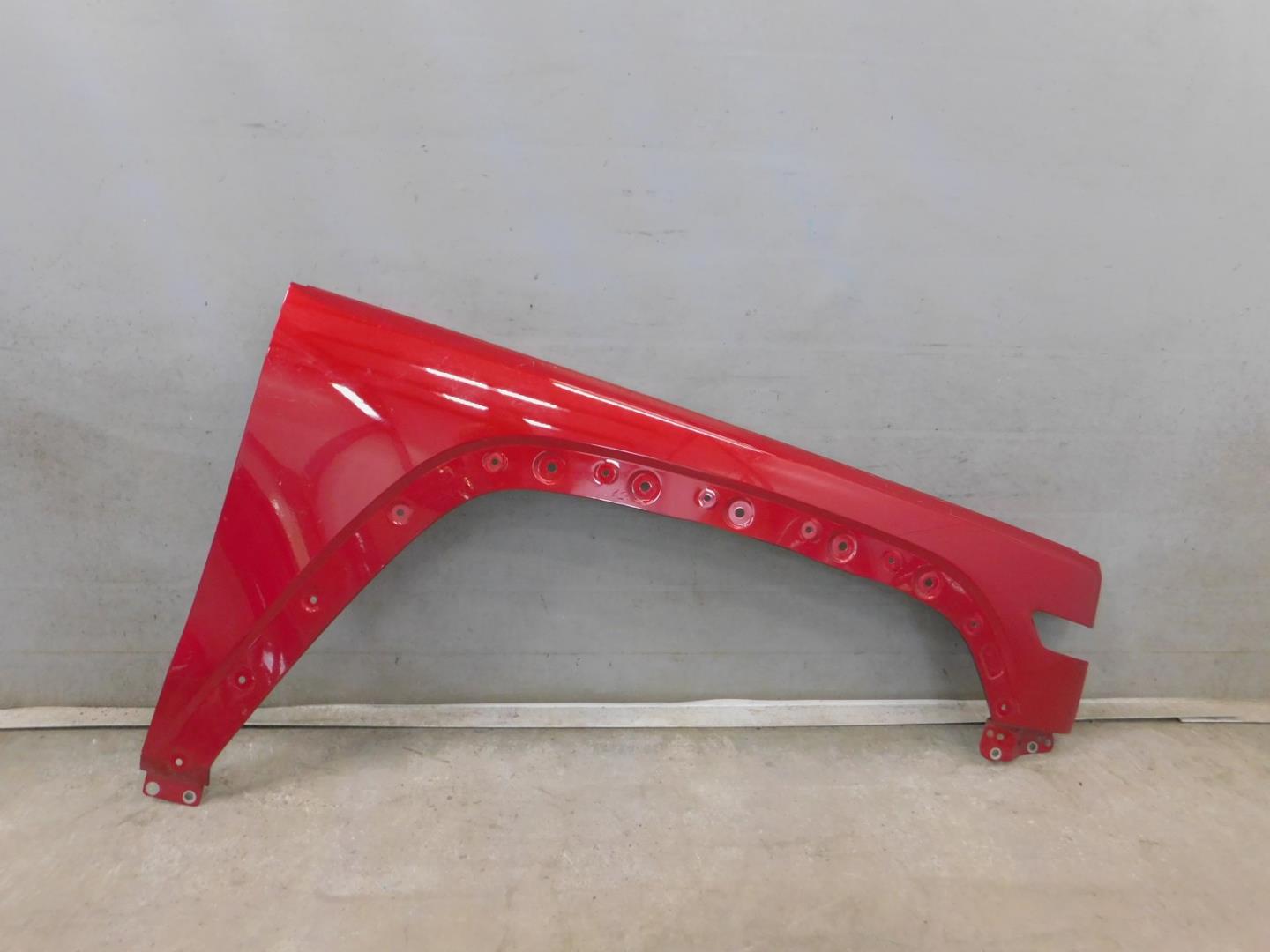 Крыло переднее правое