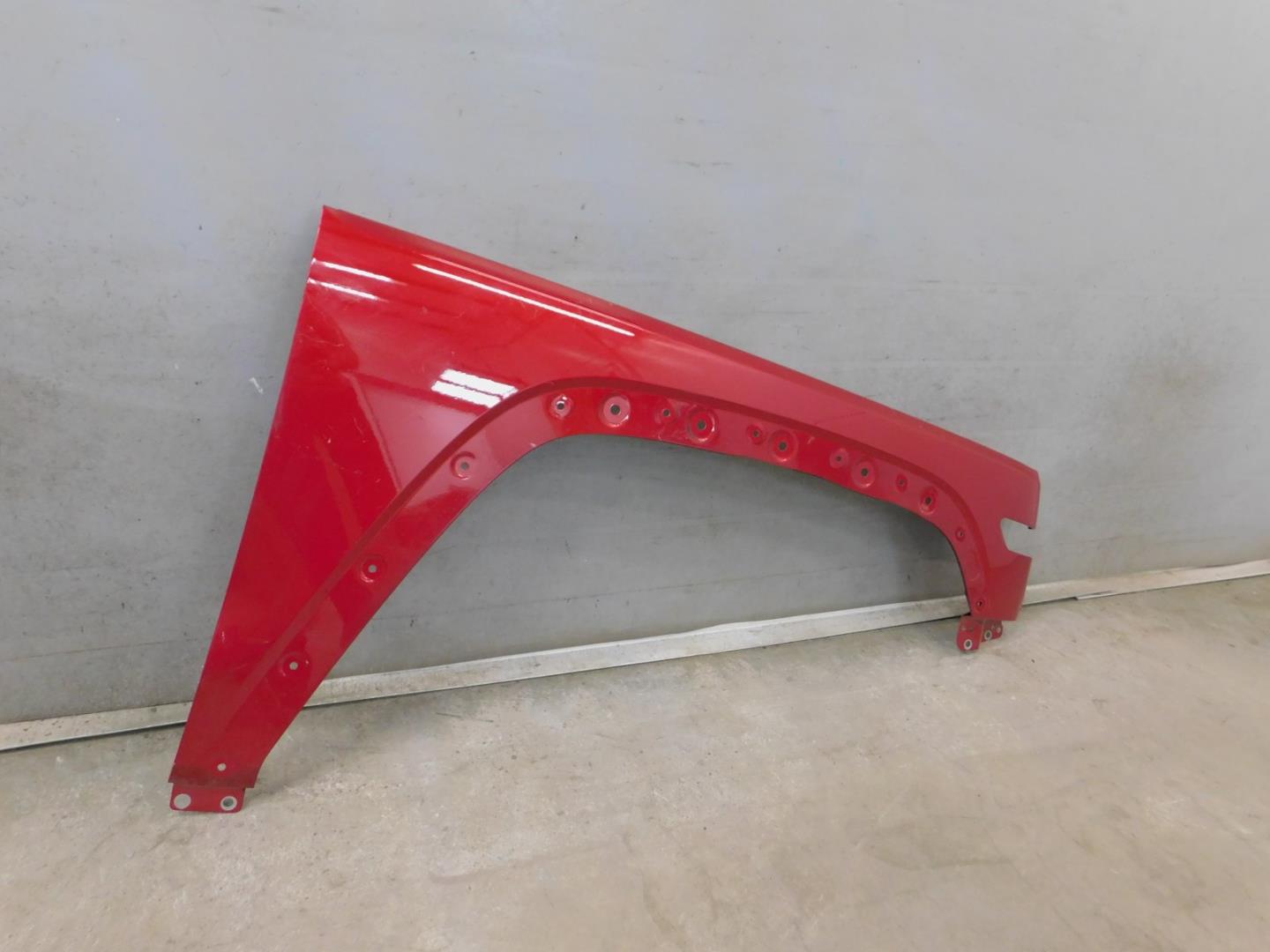 Крыло переднее правое