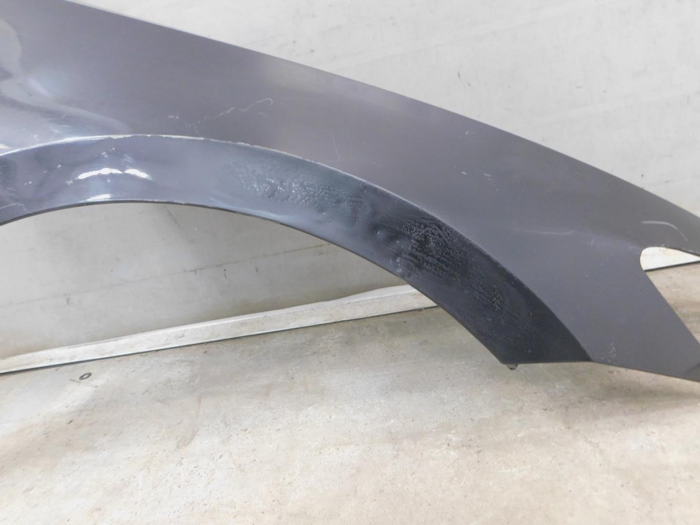 Крыло переднее правое