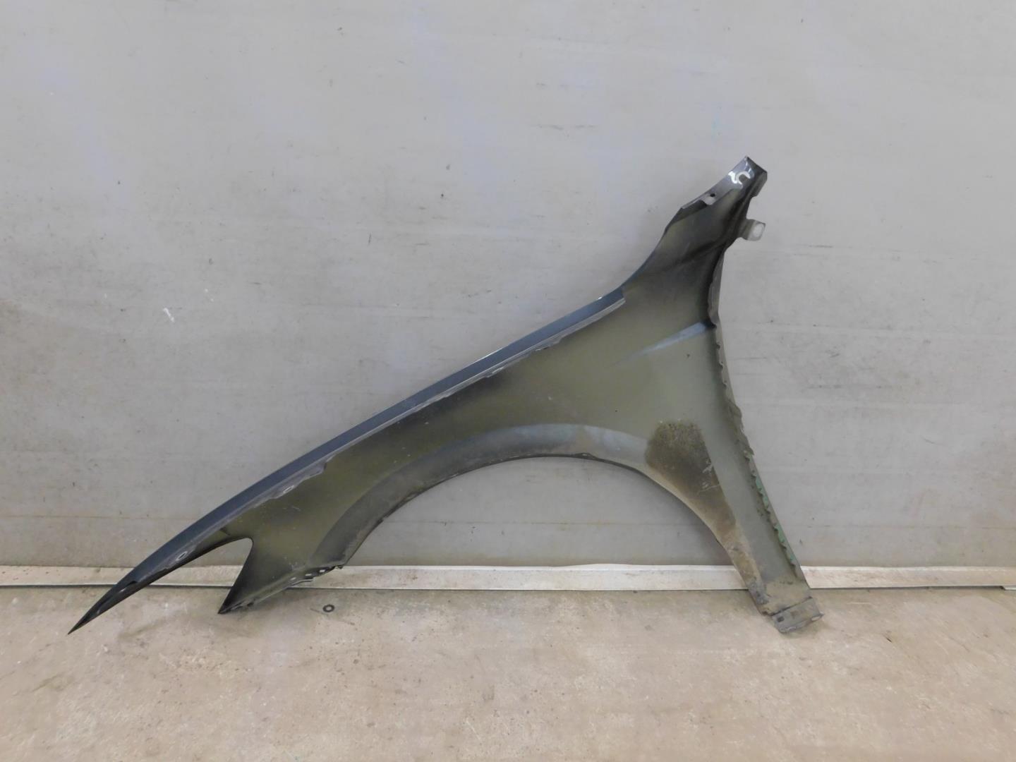 Крыло переднее правое