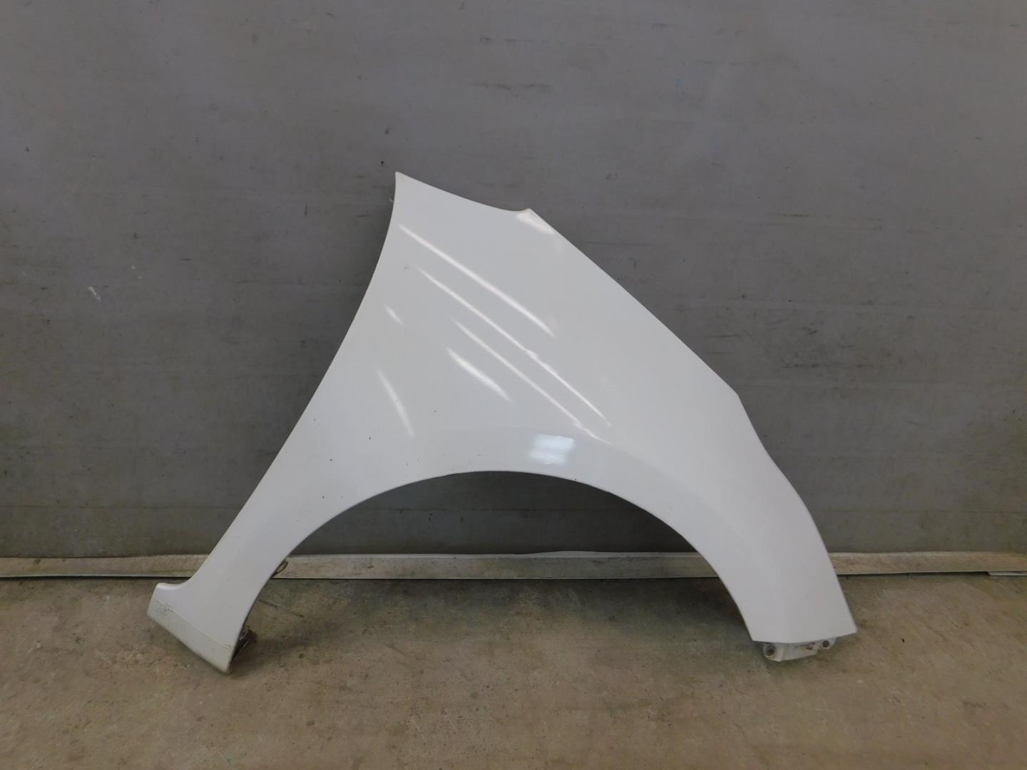 Крыло переднее правое