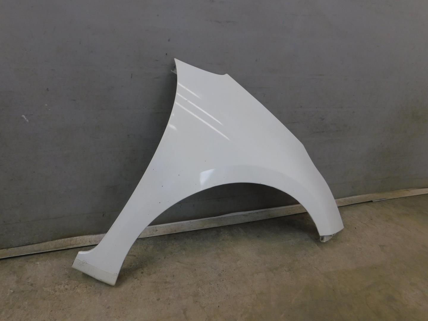 Крыло переднее правое