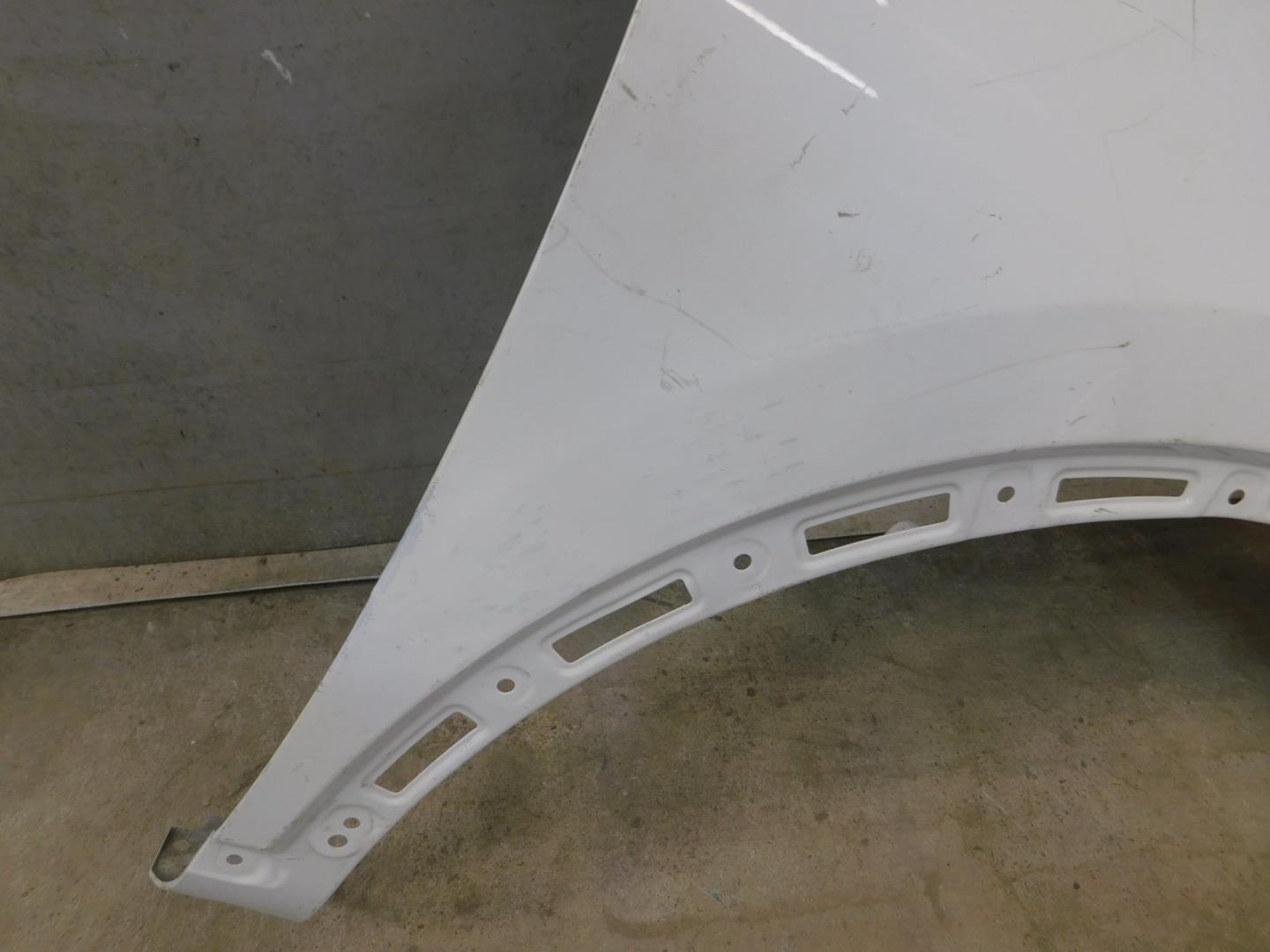 Крыло переднее правое