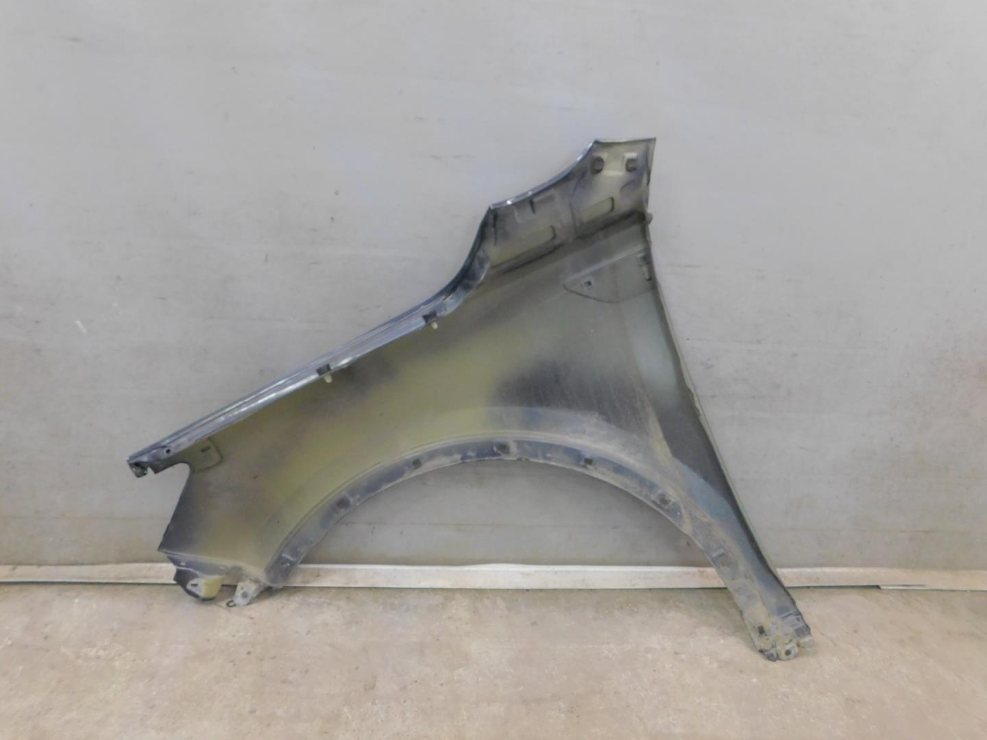 Крыло переднее правое