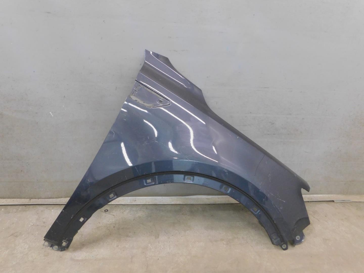 Крыло переднее правое