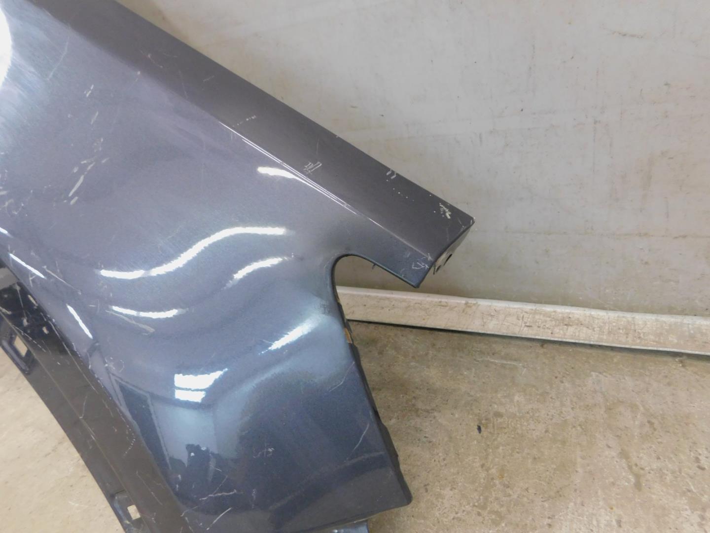 Крыло переднее правое