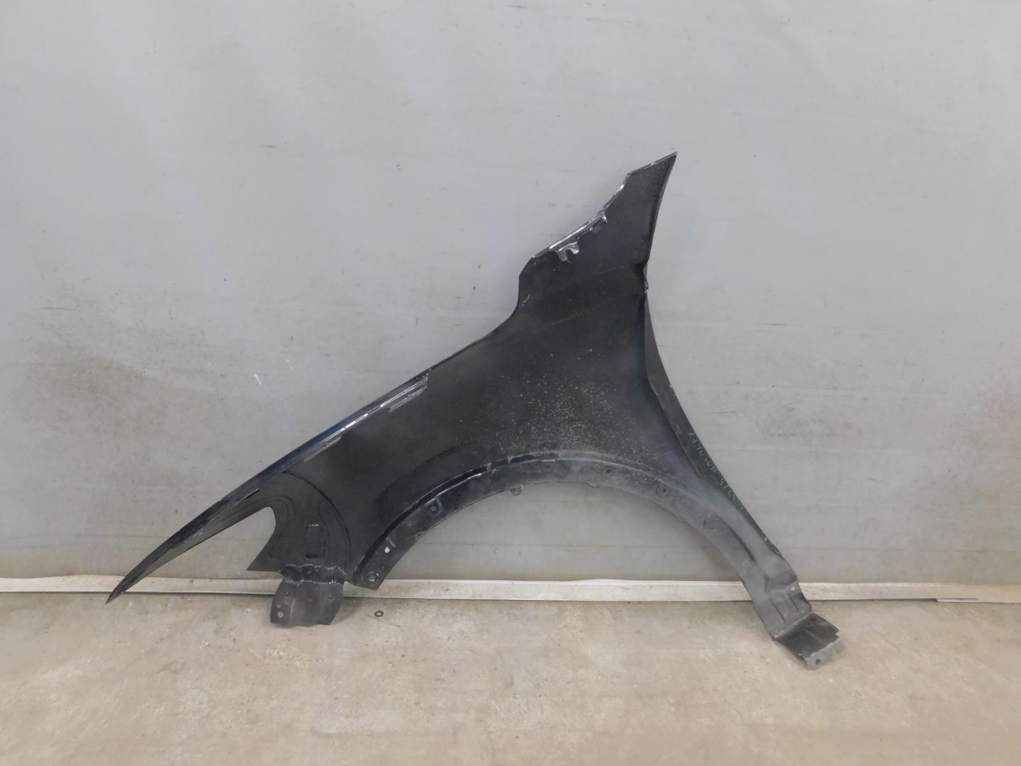 Крыло переднее правое