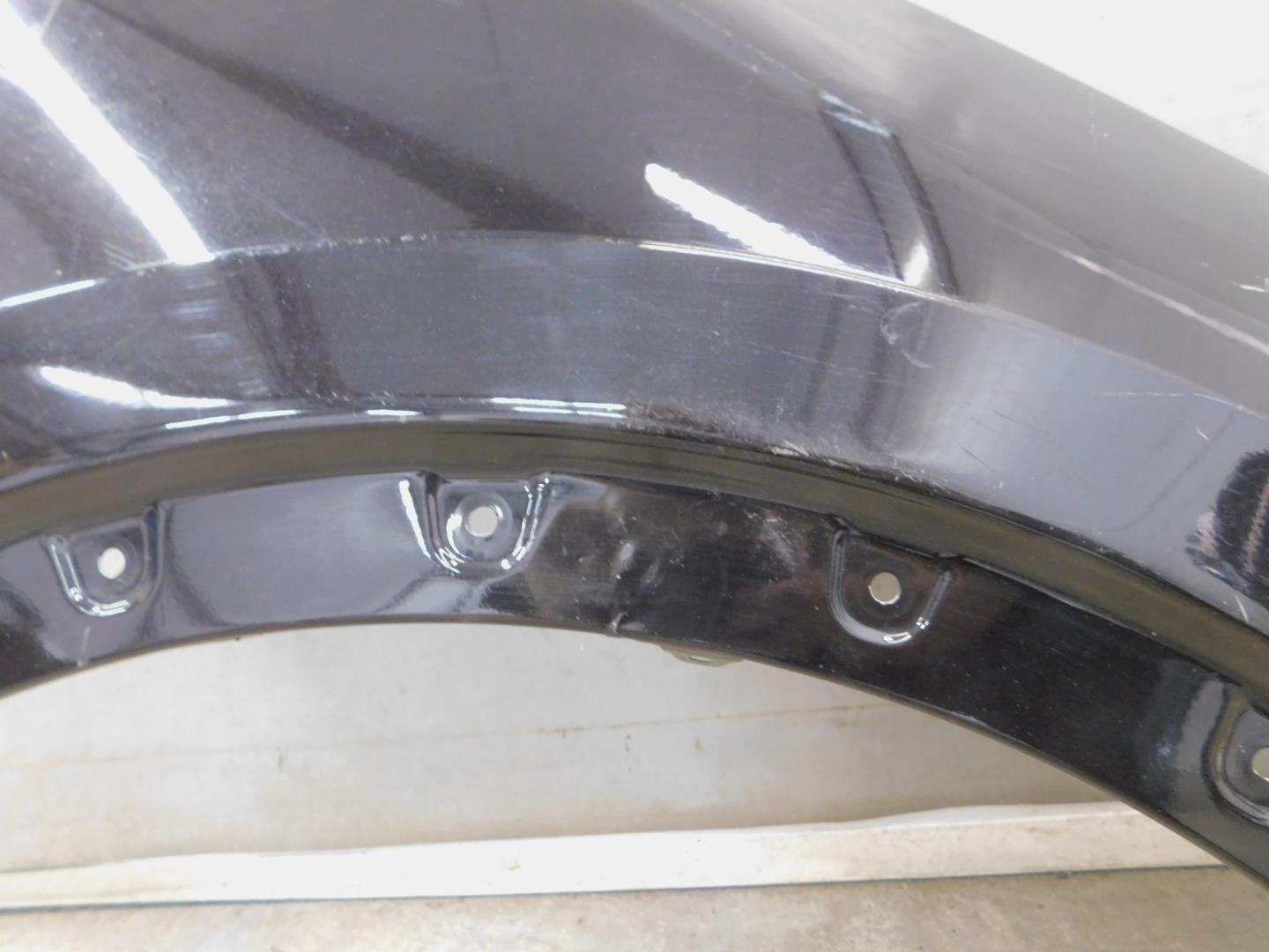 Крыло переднее правое