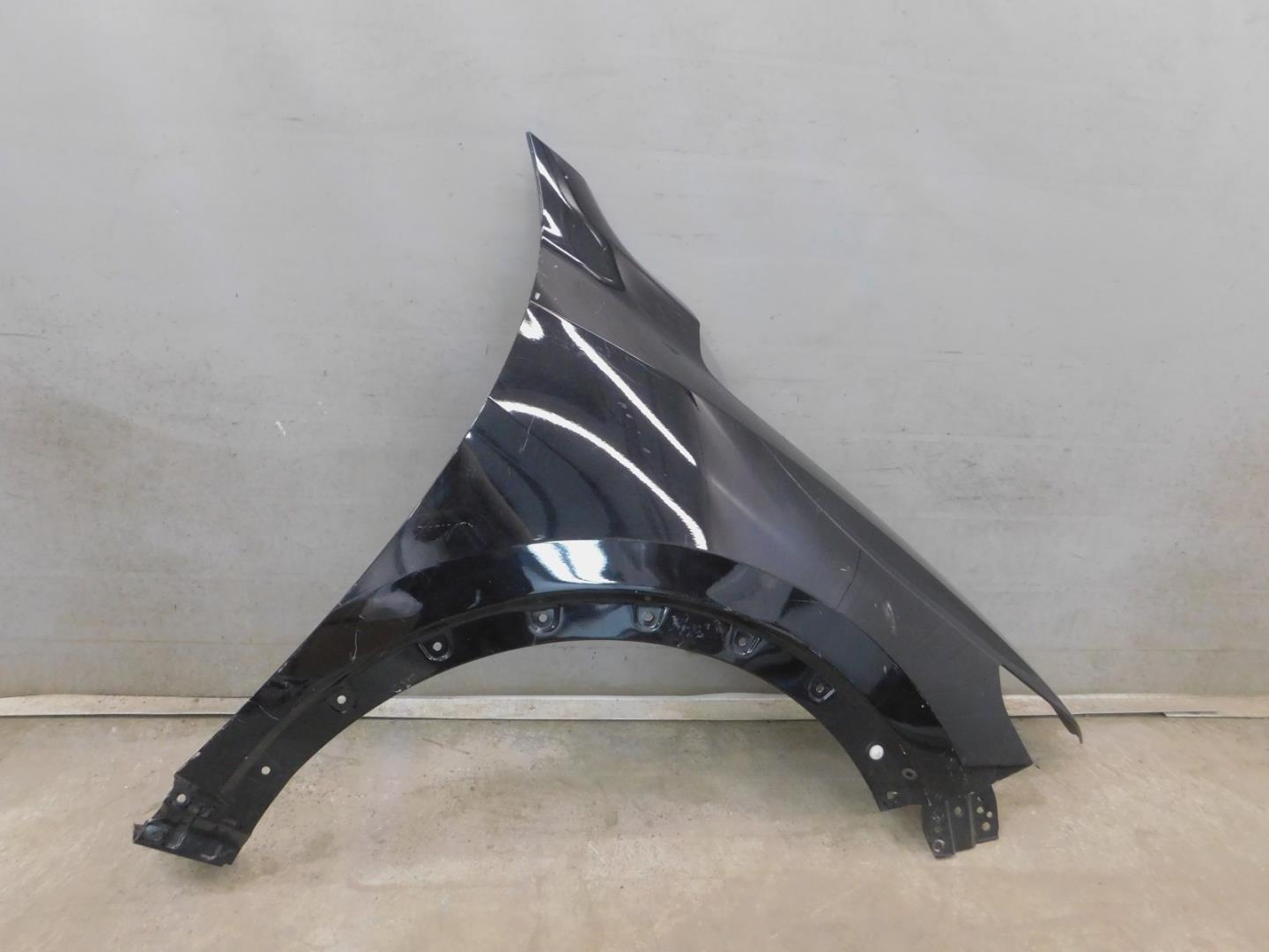 Крыло переднее правое