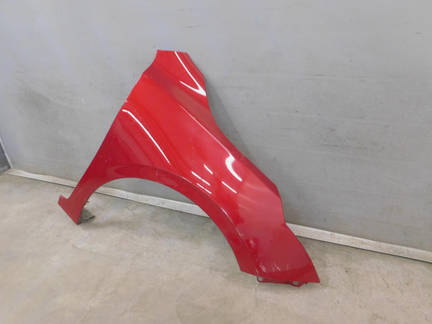 Крыло переднее правое