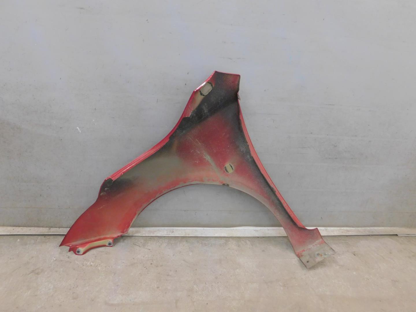 Крыло переднее правое