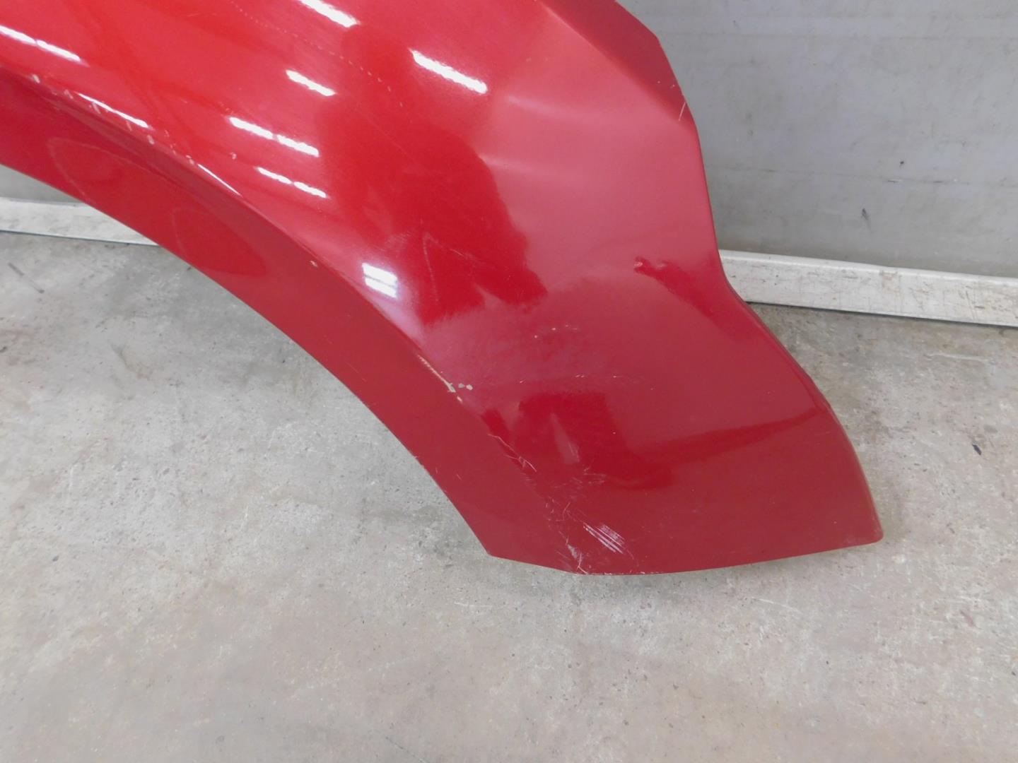 Крыло переднее правое