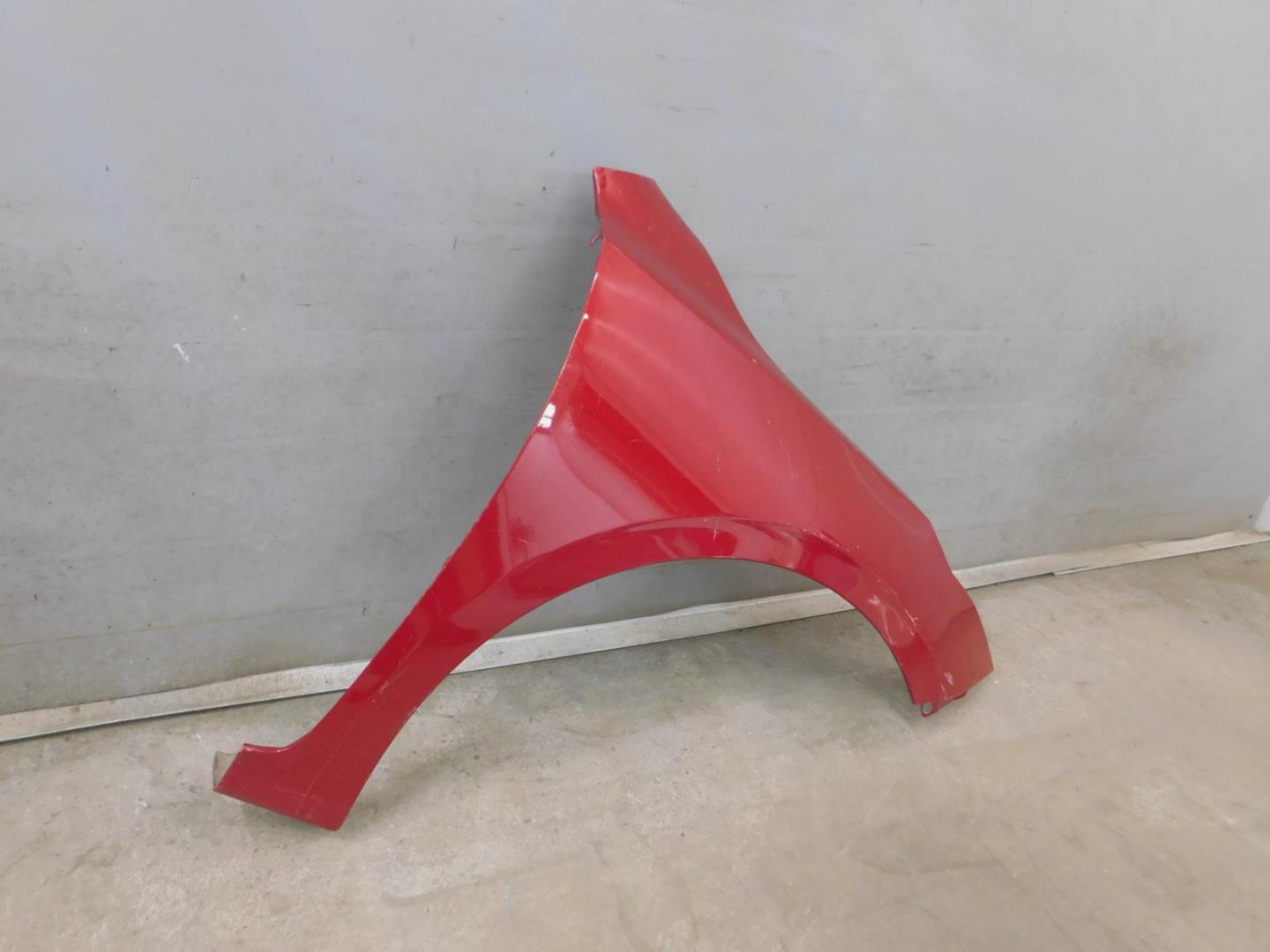 Крыло переднее правое