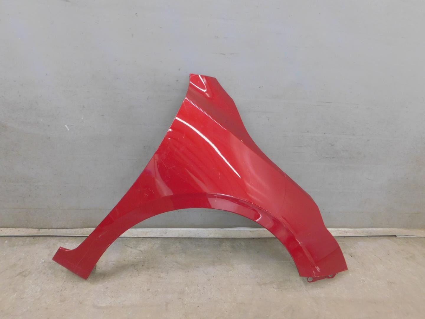 Крыло переднее правое