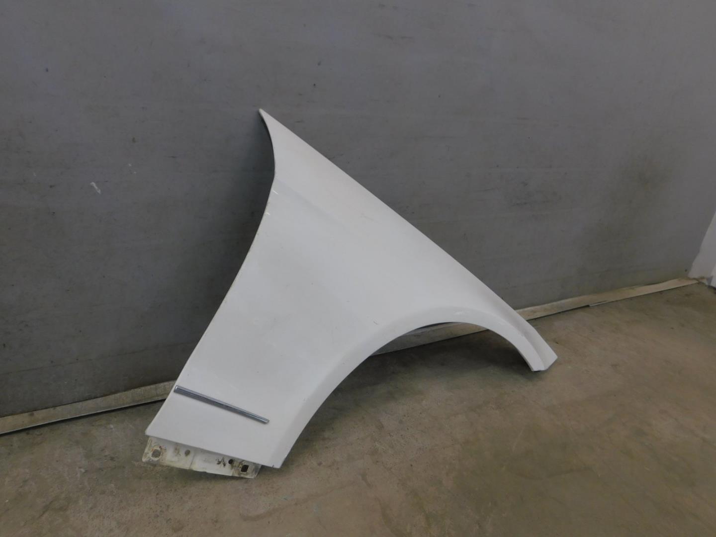 Крыло переднее правое