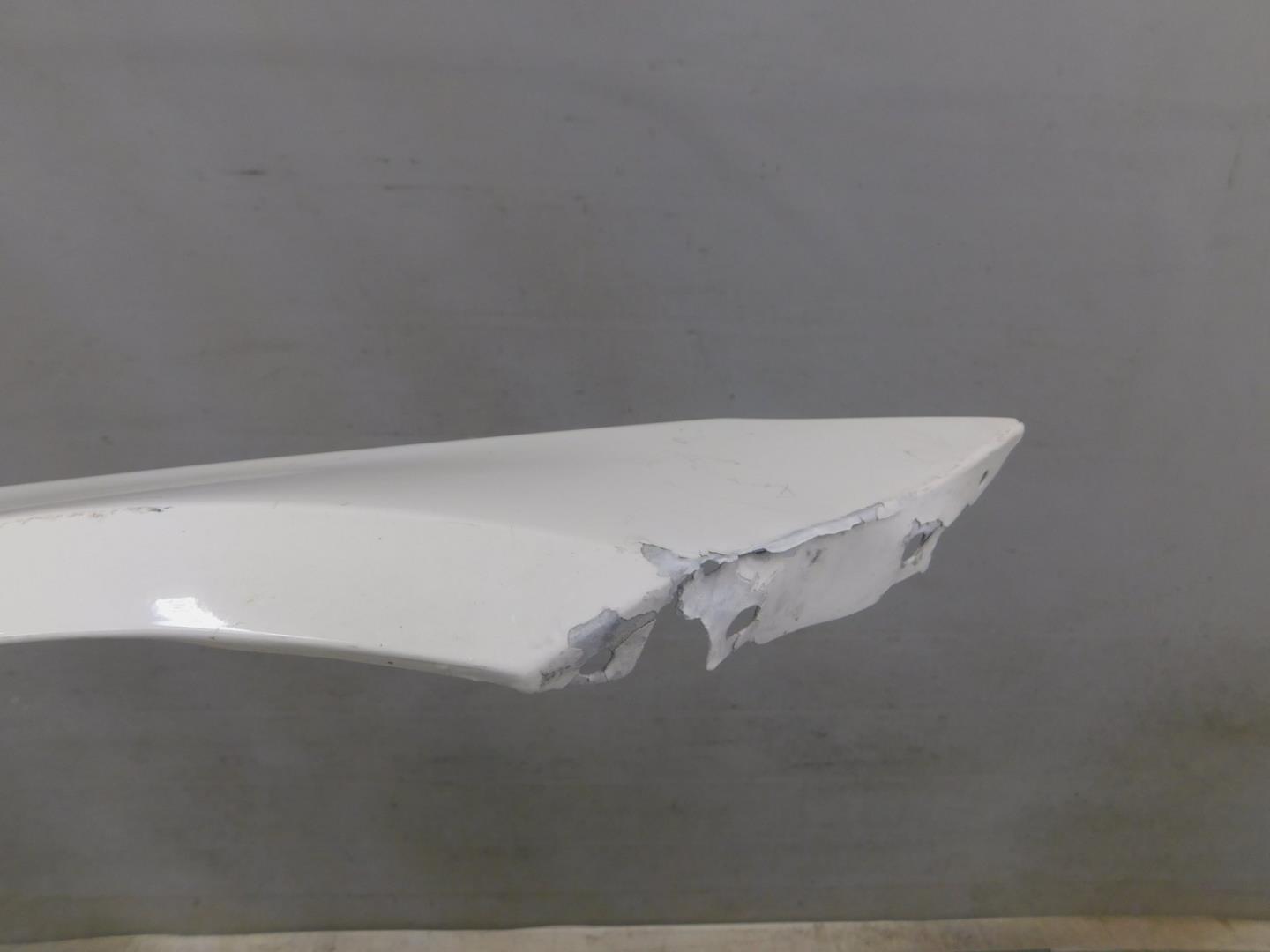 Крыло переднее правое