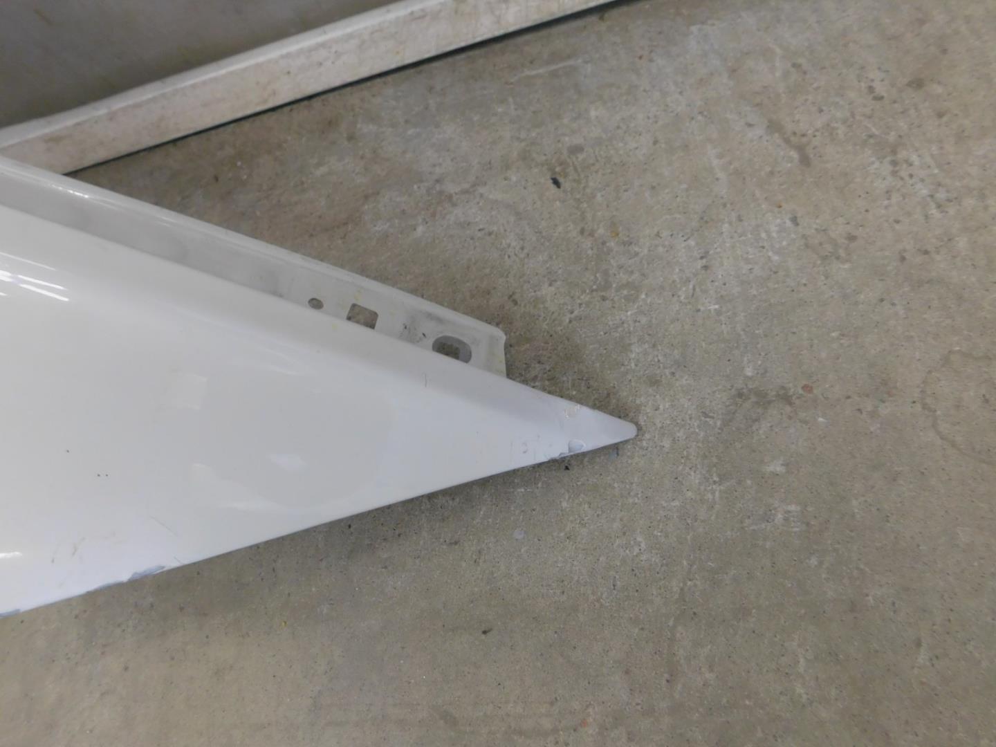 Крыло переднее правое