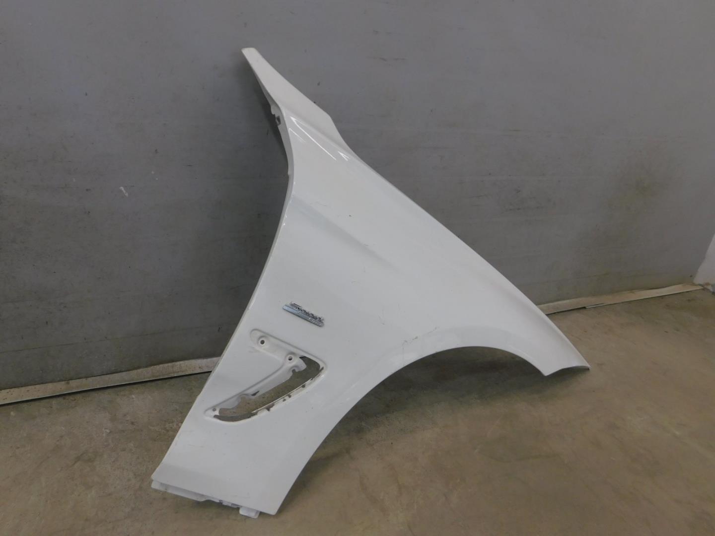 Крыло переднее правое