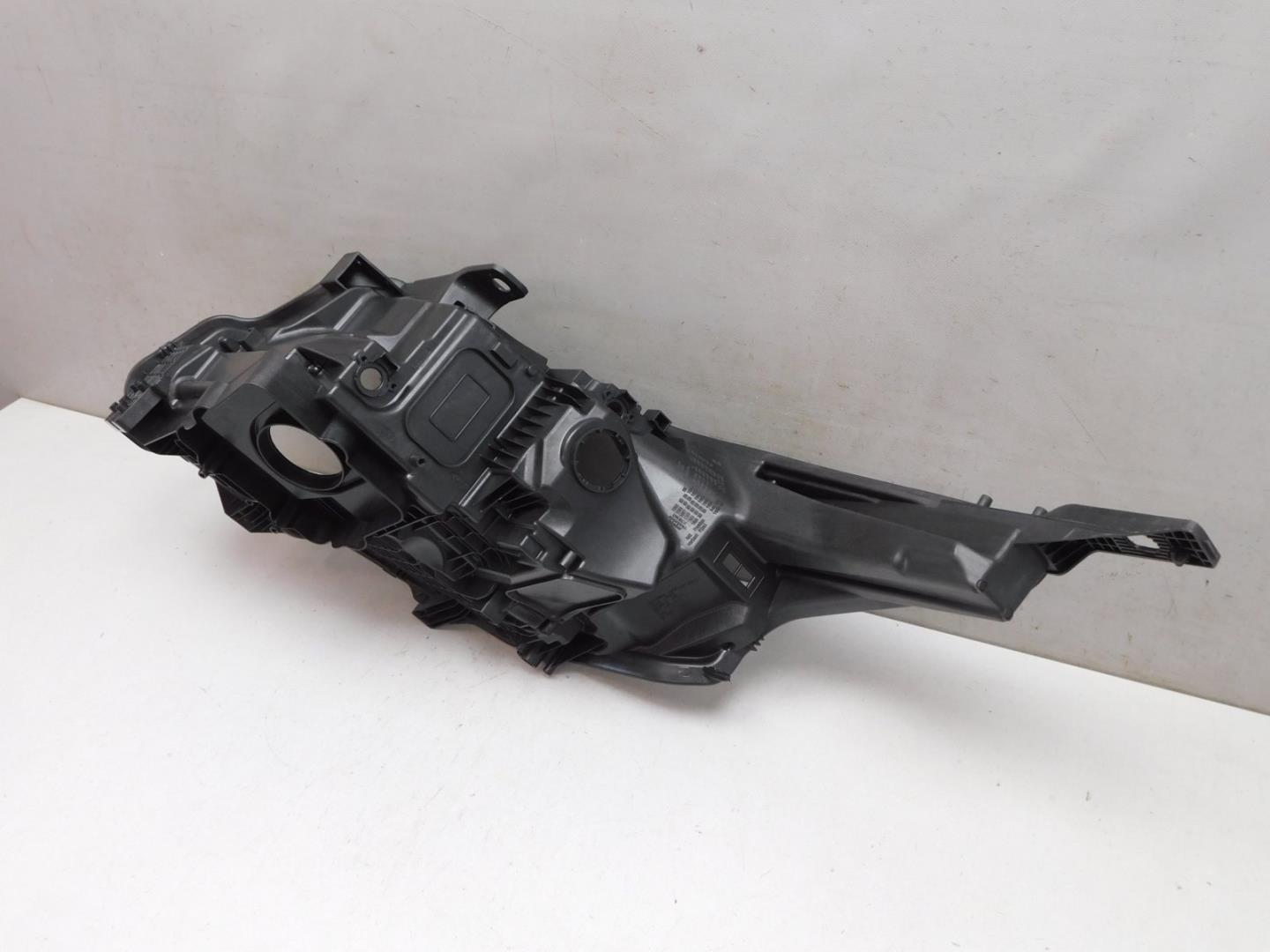 Корпус фары правой