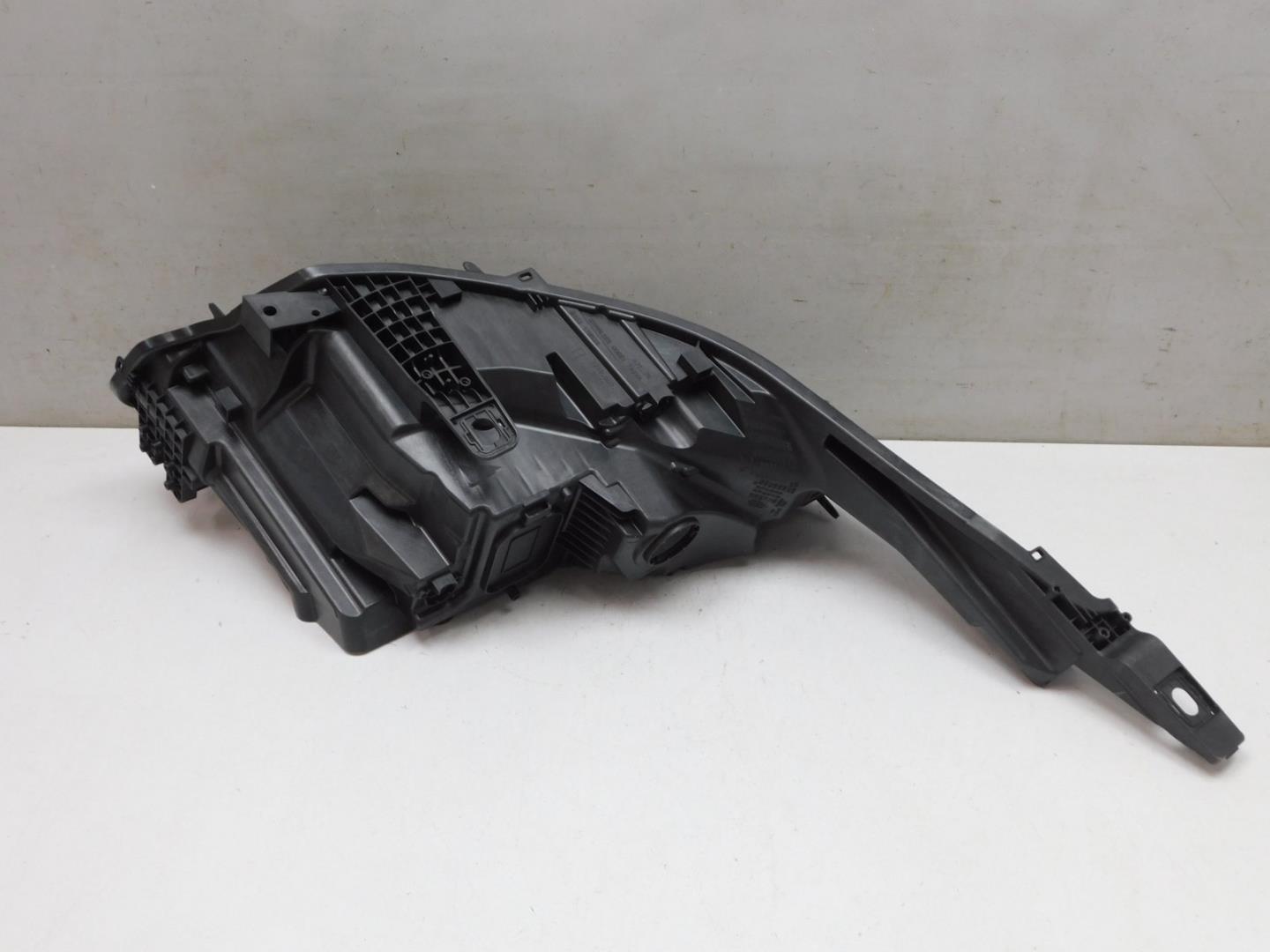 Корпус фары правой