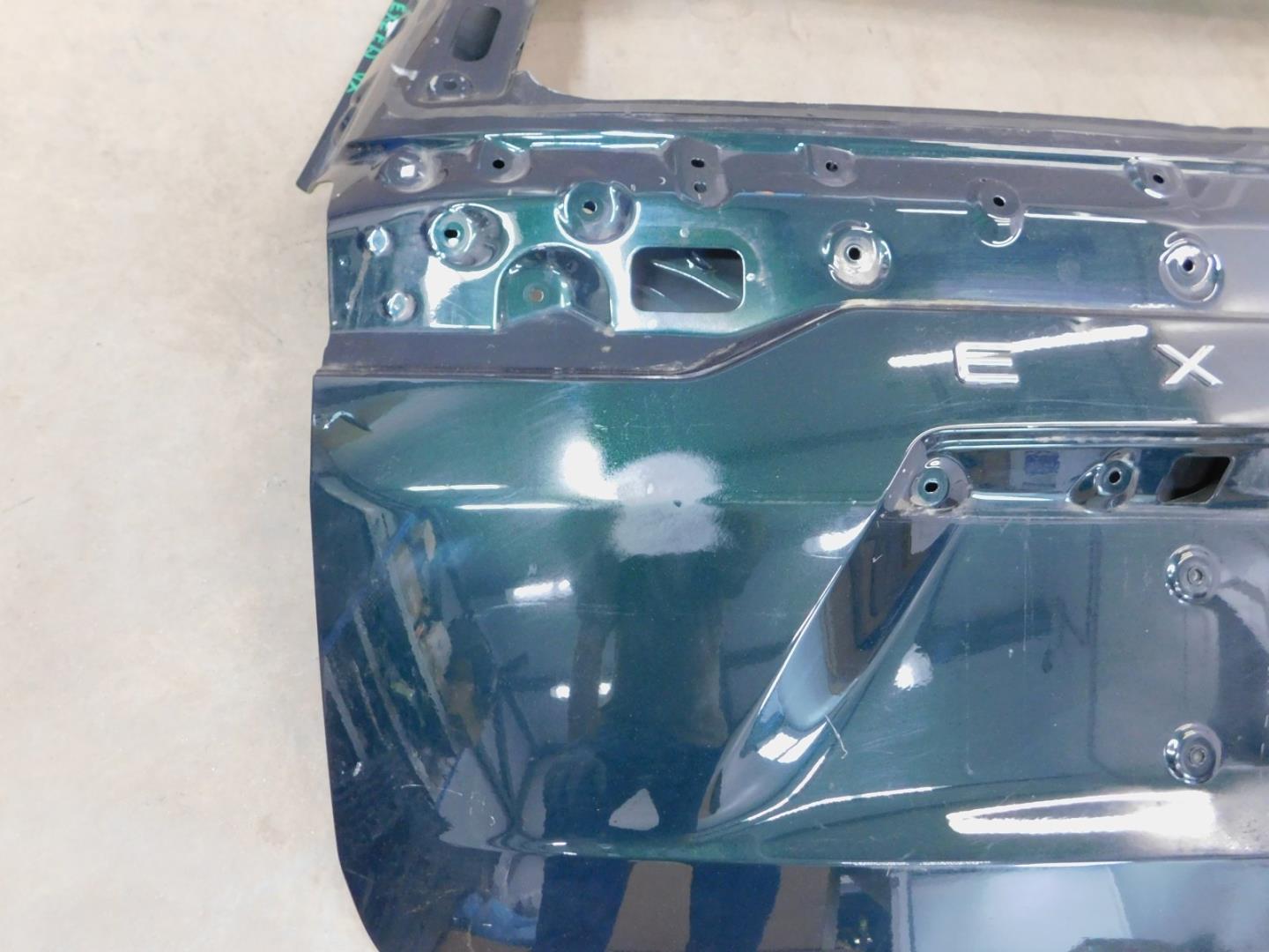 Дверь багажника