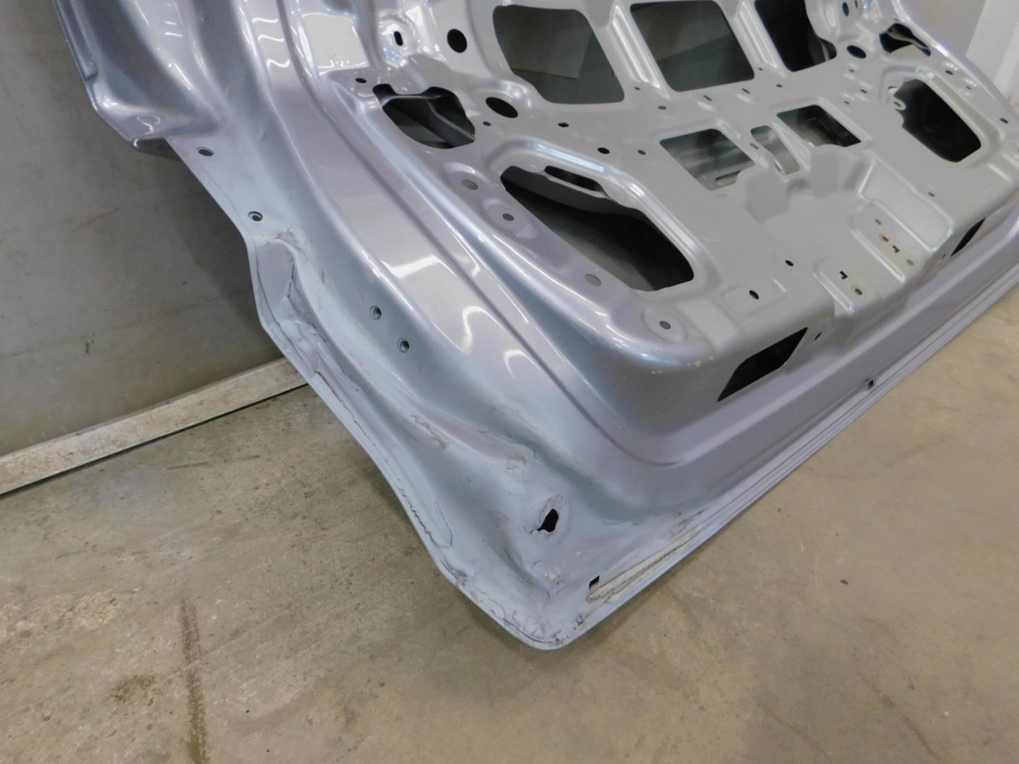 Дверь багажника