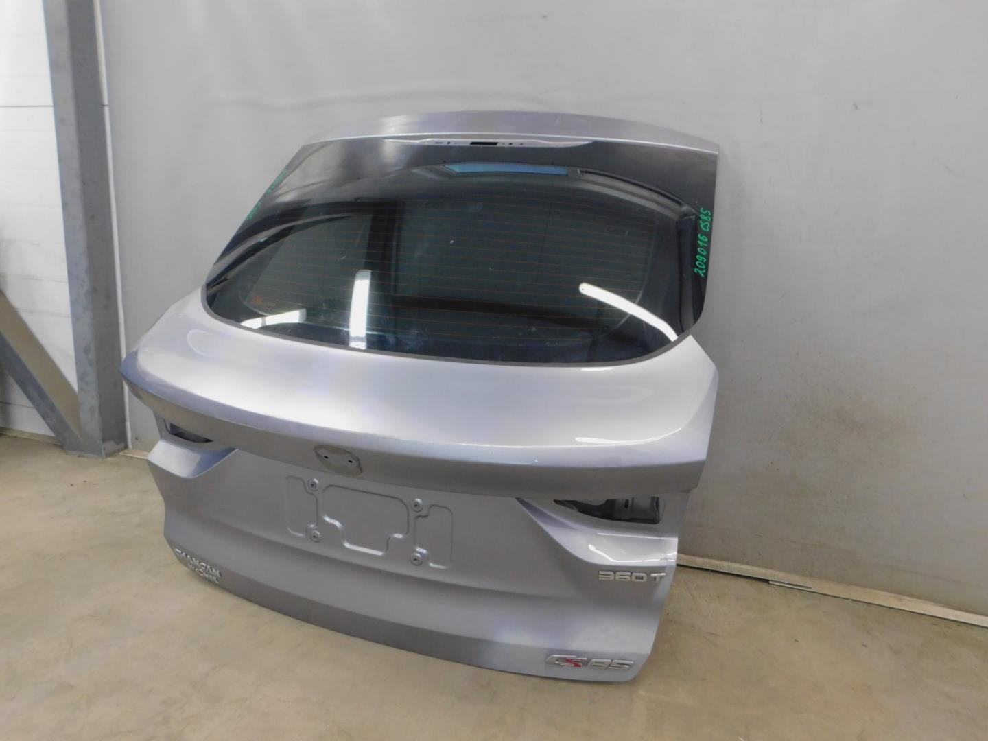 Дверь багажника