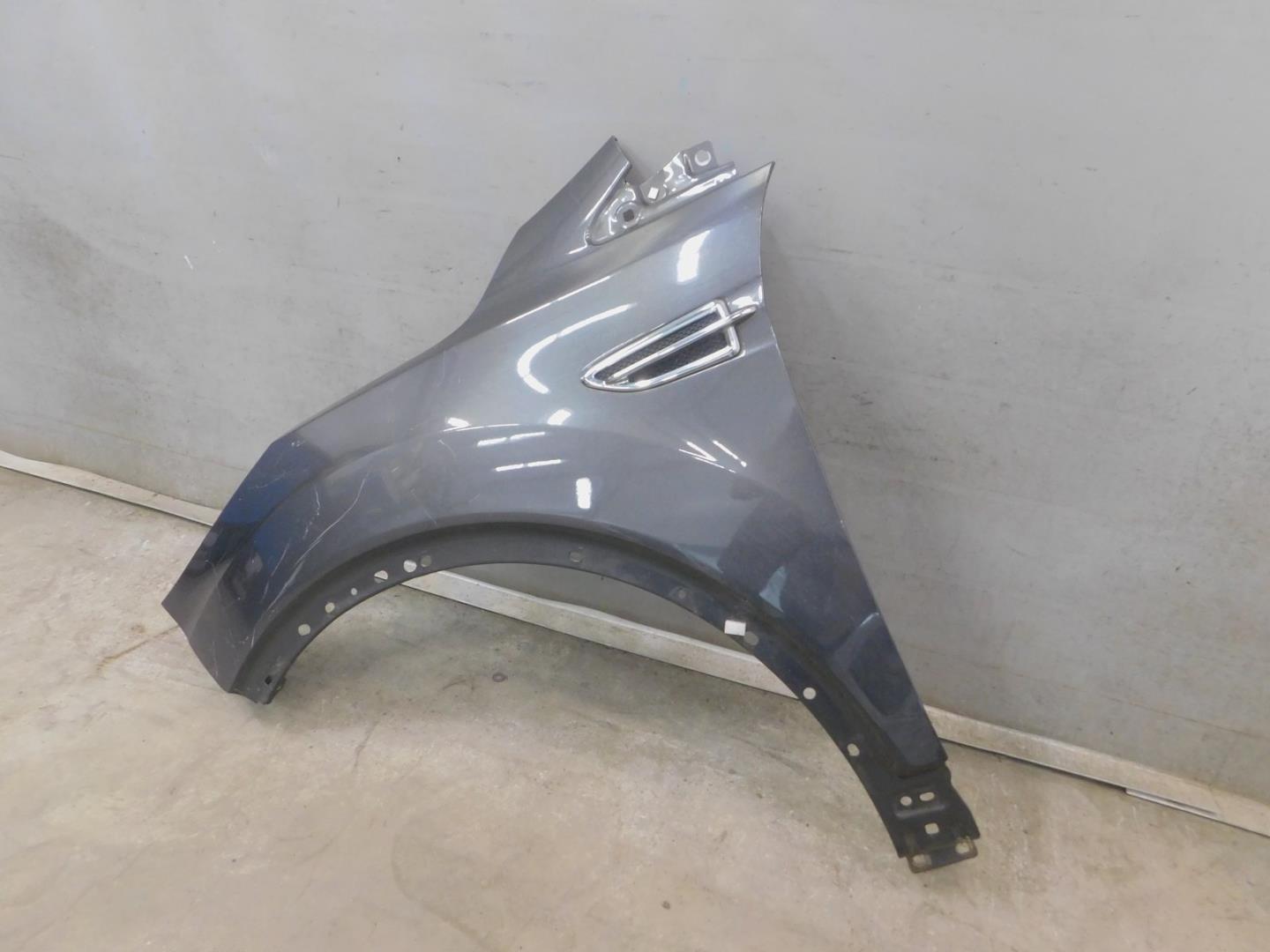 Крыло переднее левое