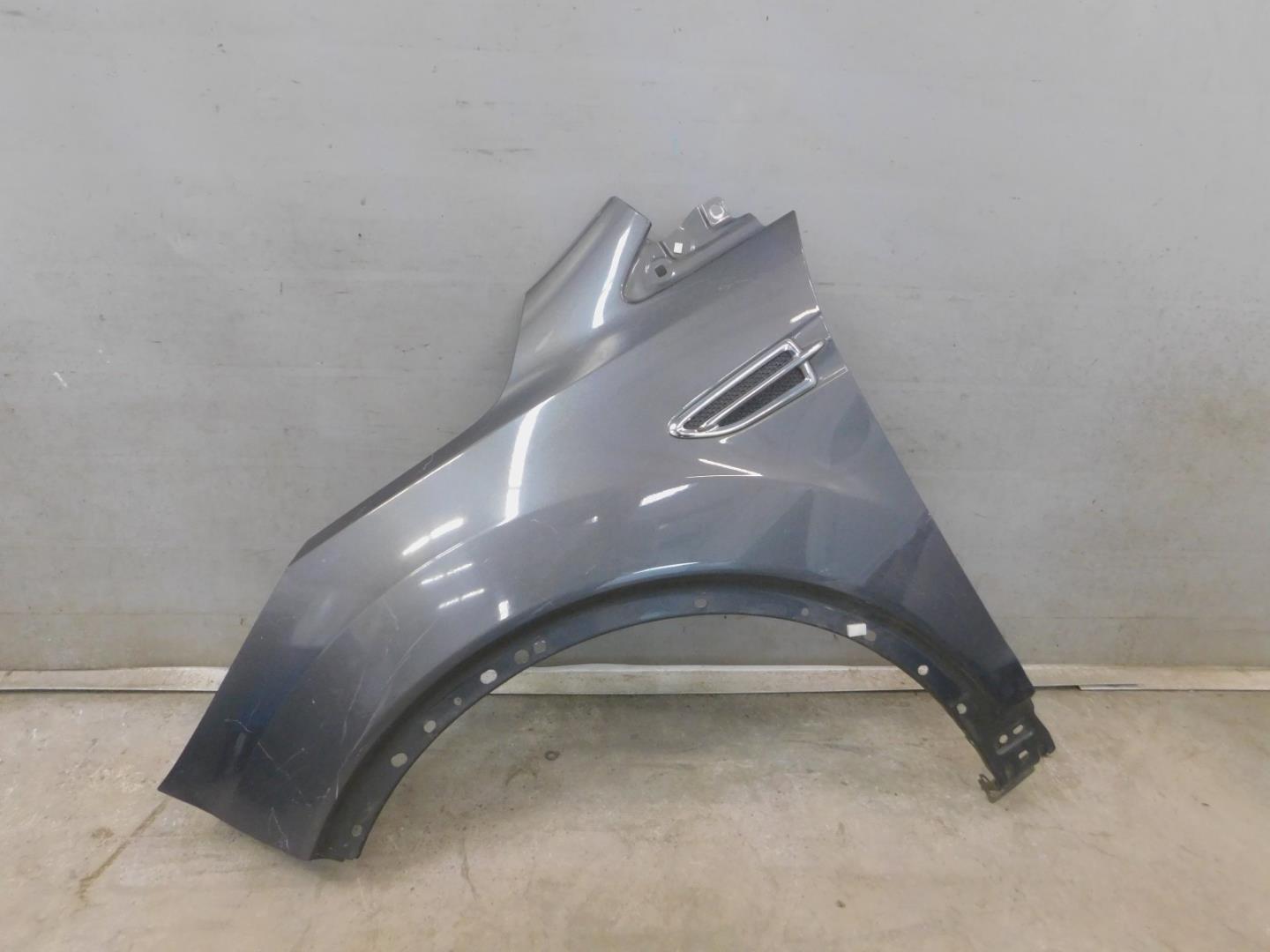 Крыло переднее левое