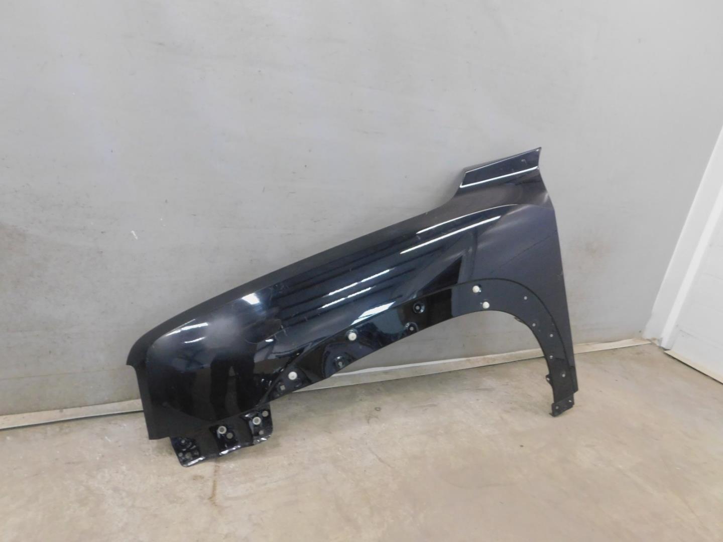 Крыло переднее левое