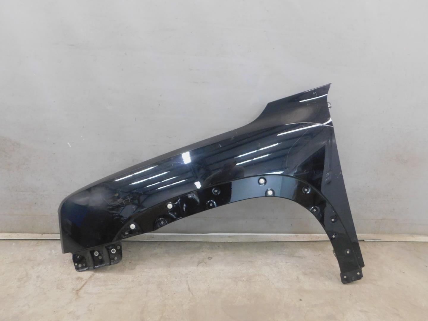 Крыло переднее левое