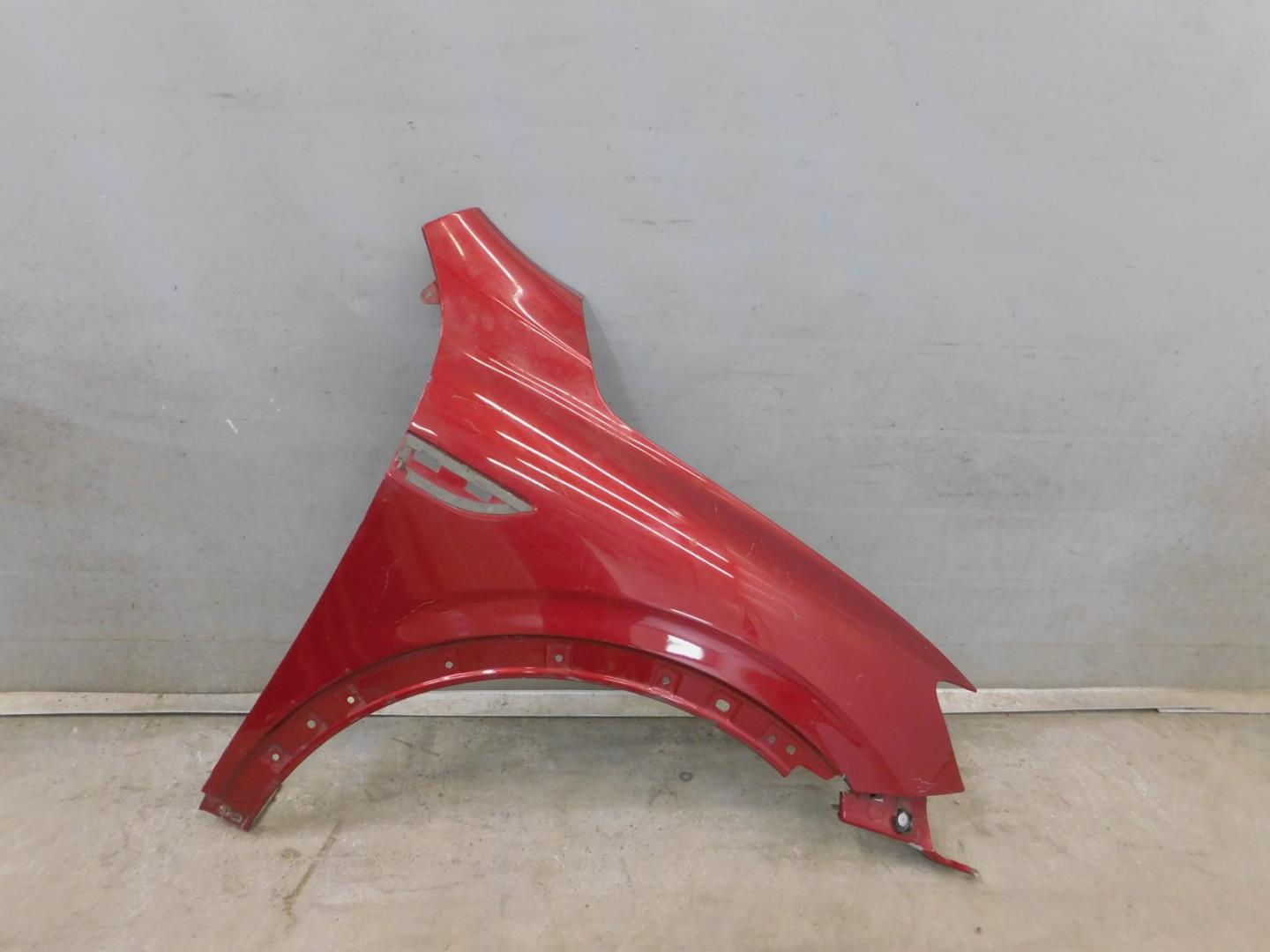 Крыло переднее правое