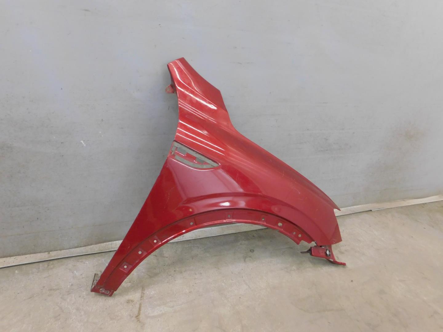 Крыло переднее правое