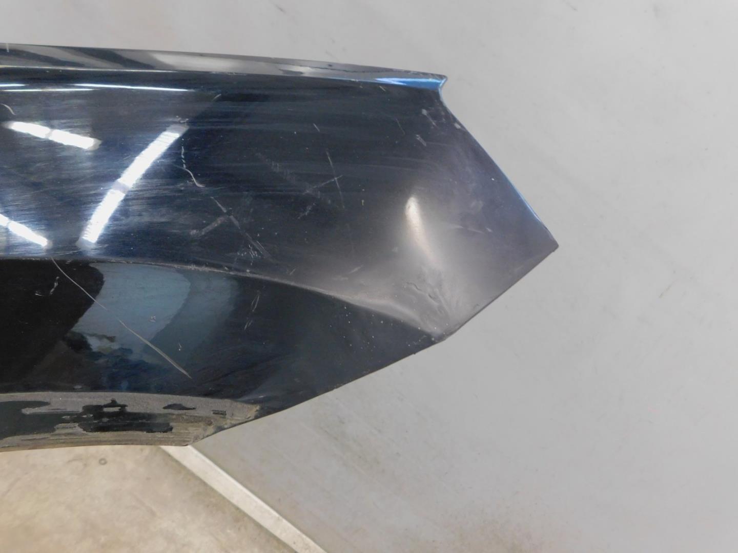 Крыло переднее правое